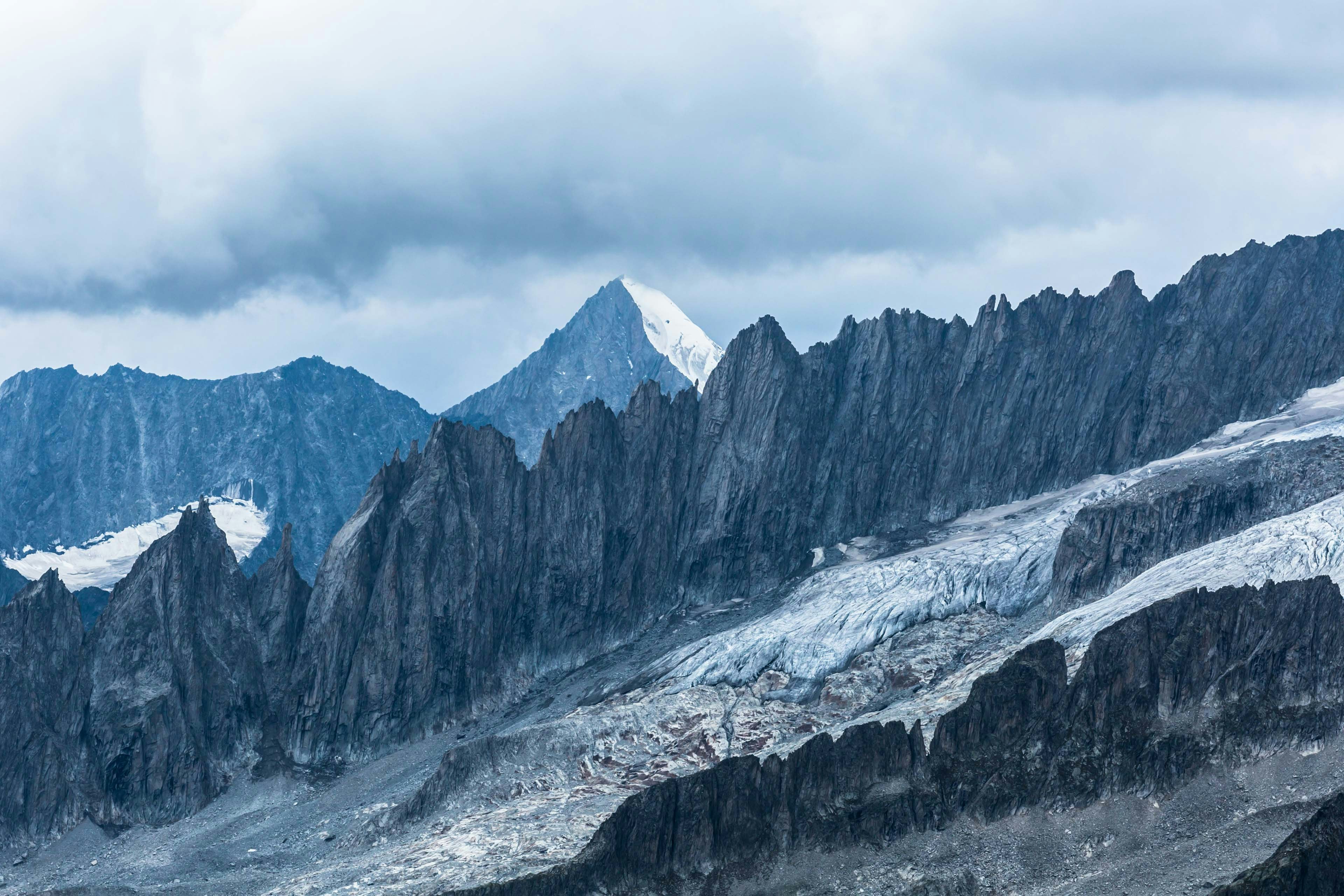 gray mountain with clip